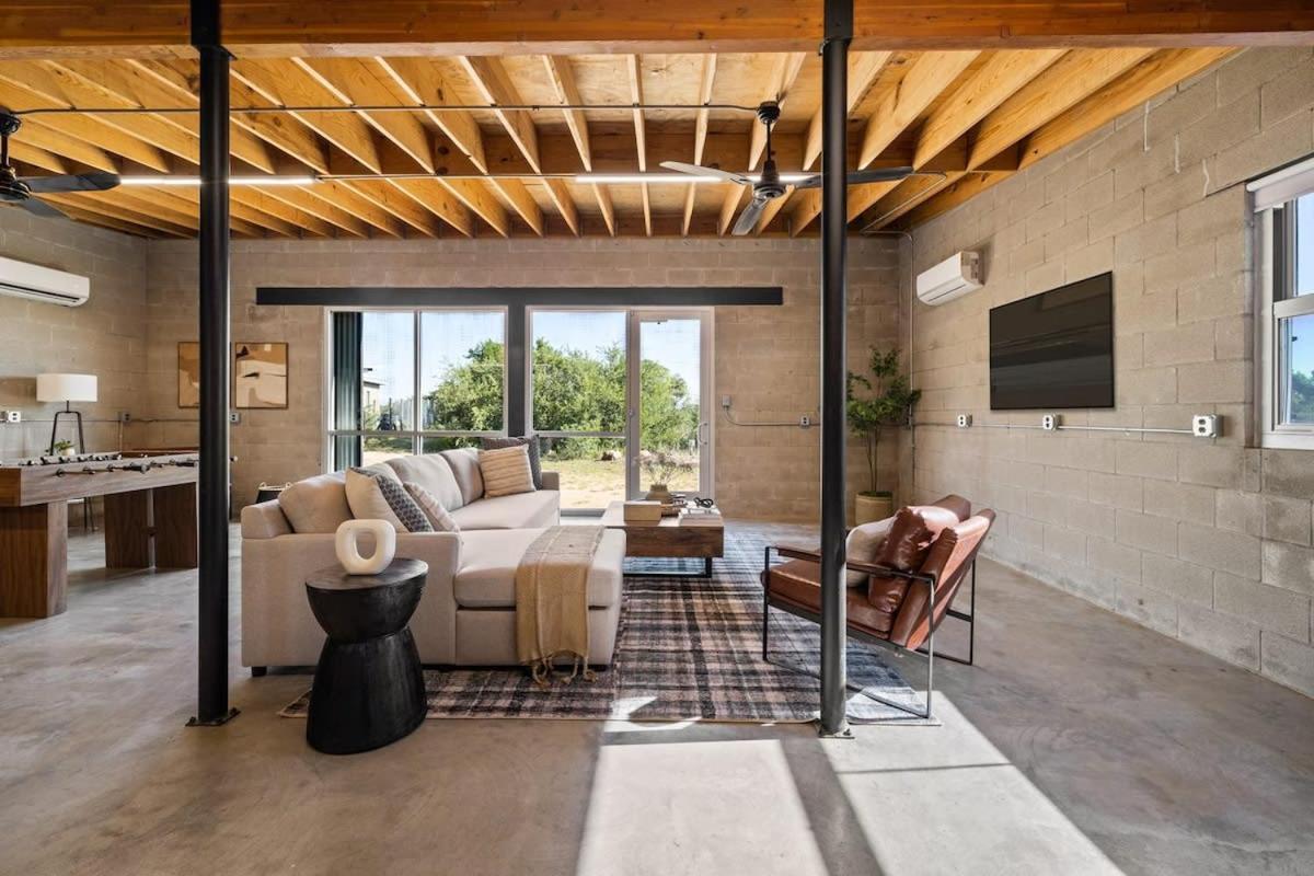 Lazo House - Riverfront With Overlooking Llano River Exterior foto
