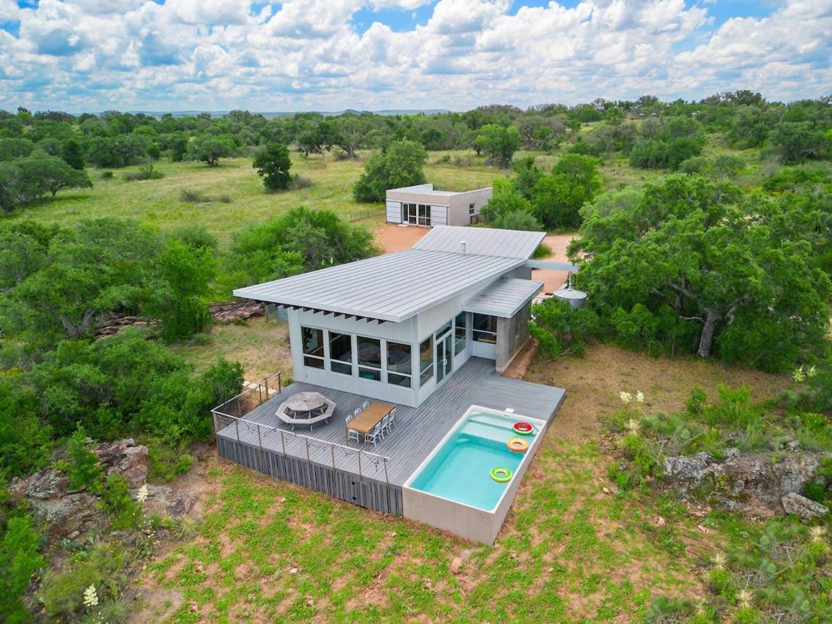 Lazo House - Riverfront With Overlooking Llano River Exterior foto